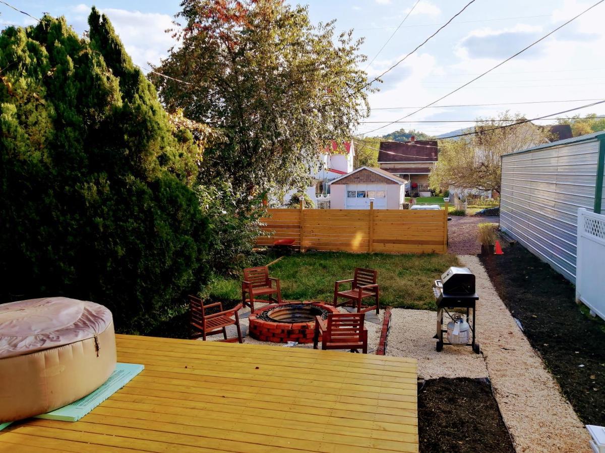 The Dacha. Cumberland Vacation Villa ภายนอก รูปภาพ