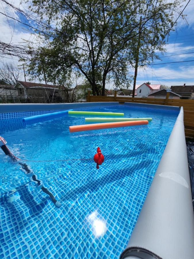 The Dacha. Cumberland Vacation Villa ภายนอก รูปภาพ